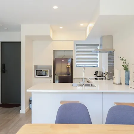 Modern 2-Bed Townhouse Close To City Attractions